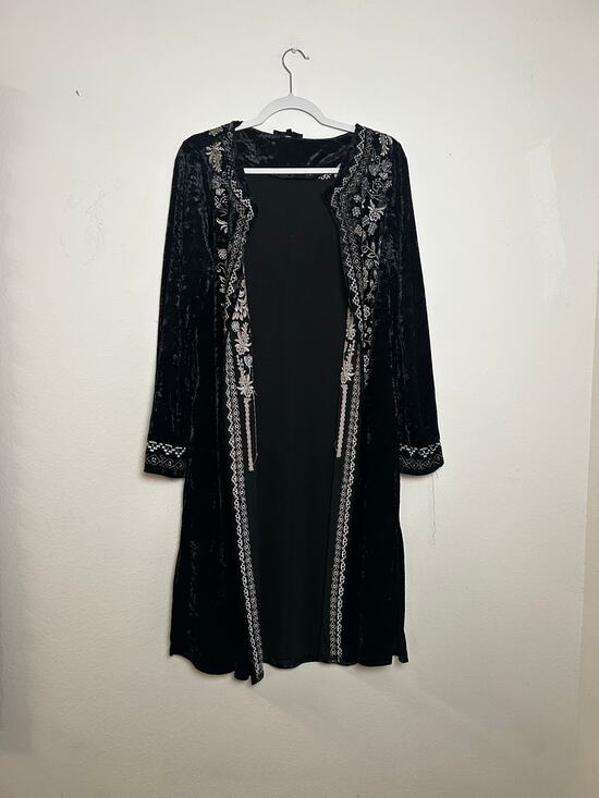 Andree Jackets & Blazers - Andree by Unity Women Small Black Velvet Embroidered Duster Cardigan Whimsygoth